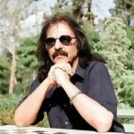 دانلود آهنگ غم میون دوتا چشمون قشنگت دانلود آهنگ غم میون دوتا چشمون قشنگت