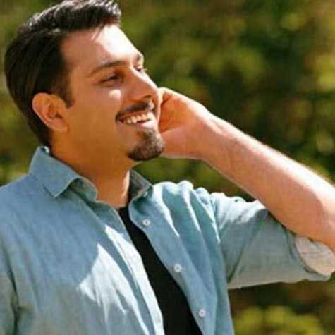 دانلود آهنگ روی دست کی غیر دست تو میشه خوابم بگیره