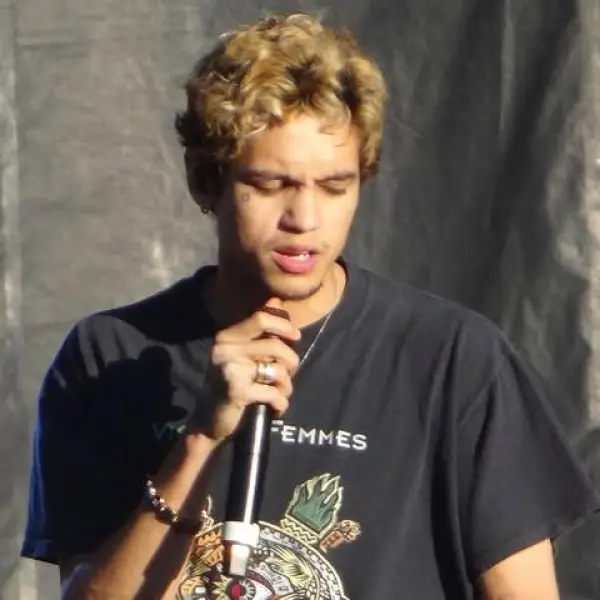 دانلود آهنگ babydoll Dominic Fike